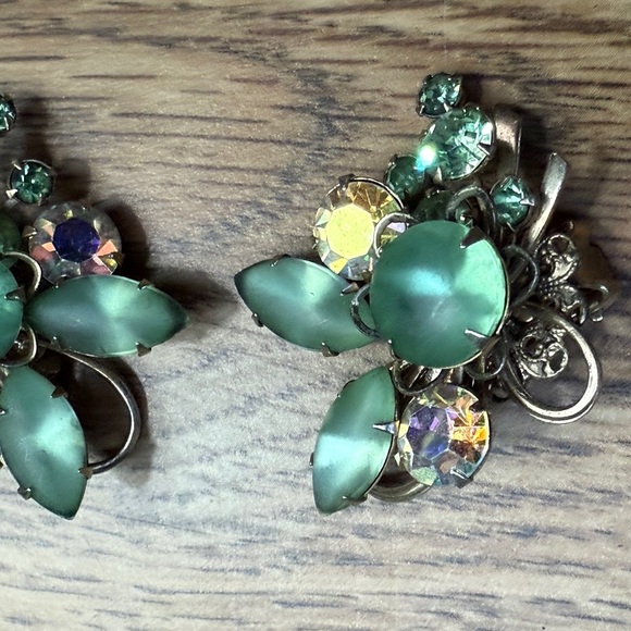 2 Pair Vintage Clip on Earring Sets Elegant Gold and Green, Purple & Gold - Picture 14 of 15